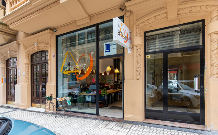 autoescuela aracama en el barrio de gros de donostia-san sebastián